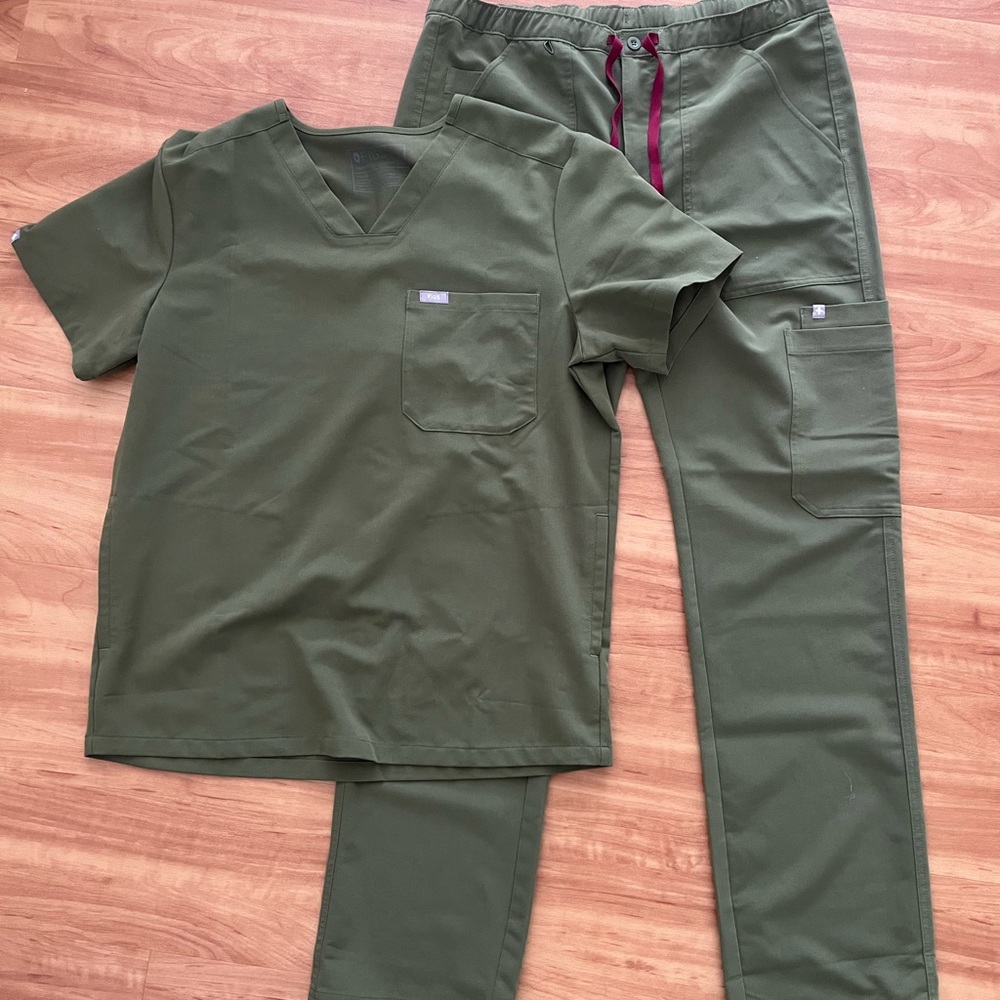 Men’s FIGS scrubs